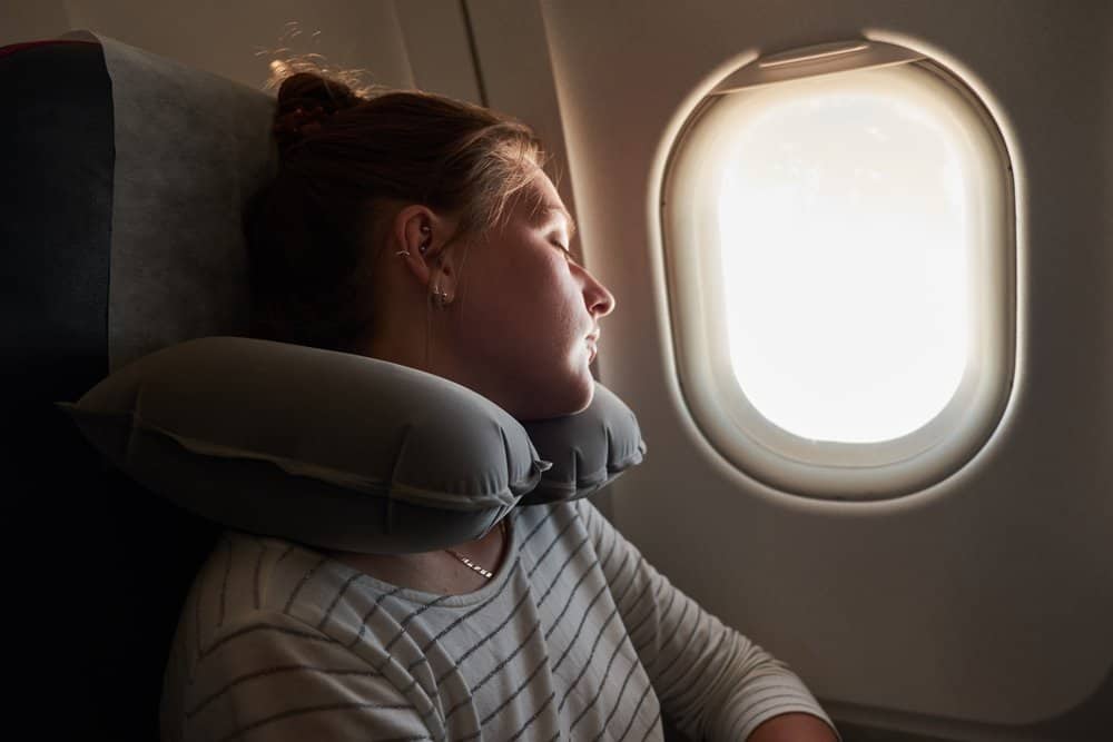 Best tips to beat jet lag - 6 tips to maximize your time abroad.